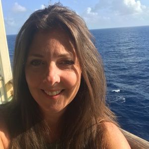 Meet your Posher, Dee